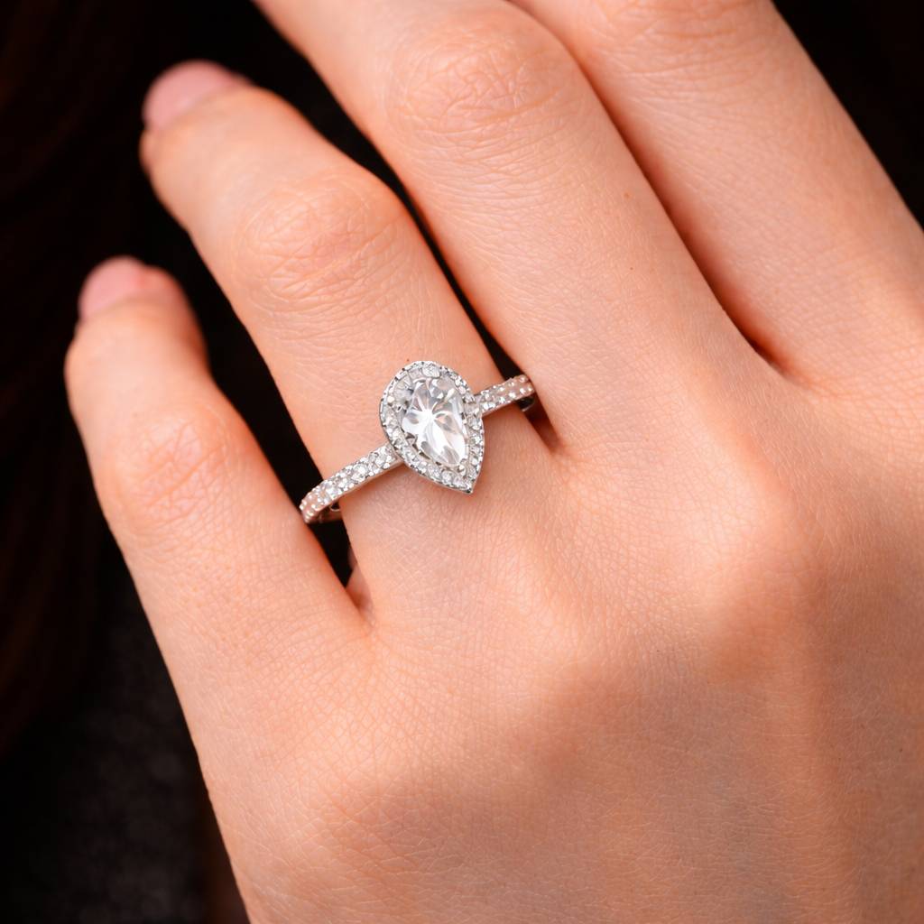ペアシェイプリング　プラチナ　1.23ct